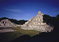 Grand Acropolis at Edzna - edzna mayan ruins,edzna mayan temple,mayan temple pictures,mayan ruins photos